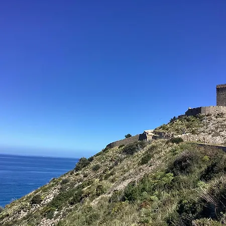 Casa Iusu - With Patio Near The Sea And Palermo *