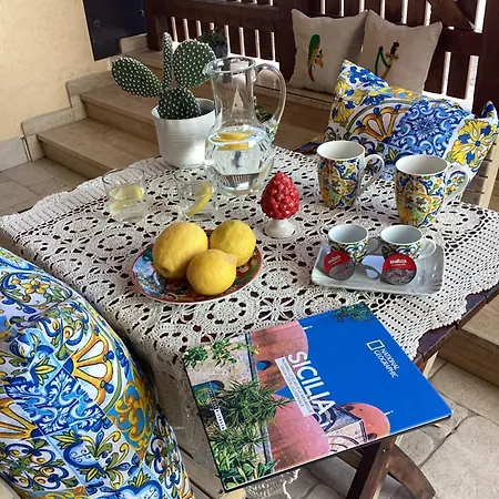 Casa Iusu - With Patio Near The Sea And Palermo Nyaraló