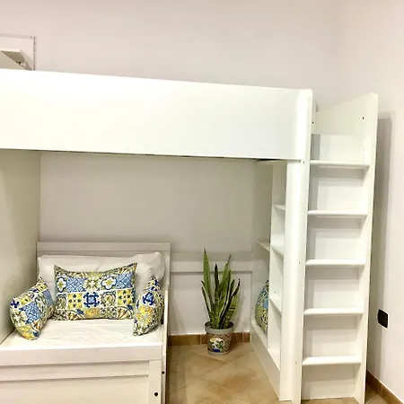 Casa Iusu - With Patio Near The Sea And Palermo Nyaraló